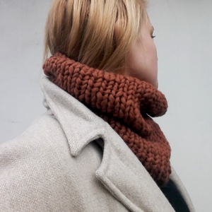 Kézzel kötött rozsda csősál  - Meska.hu