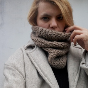 Kézzel kötött beige csősál  - Meska.hu