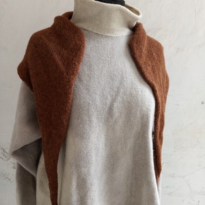 Puha kötött rozsdaszín kendő II. - ruha & divat - sál, sapka, kendő - vállkendő - Meska.hu