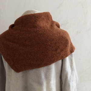 Puha kötött rozsdaszín kendő II. - ruha & divat - sál, sapka, kendő - vállkendő - Meska.hu