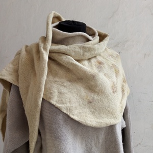 Növényel festett kendő  - Meska.hu