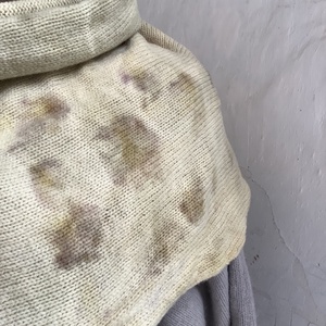 Növényel festett kendő  - ruha & divat - sál, sapka, kendő - vállkendő - Meska.hu