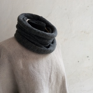 Kötött vizesbetonszín csősál  - Meska.hu