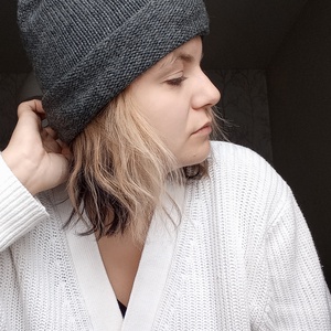 Kötött vizesbetonszín sapka - ruha & divat - sál, sapka, kendő - sapka - Meska.hu