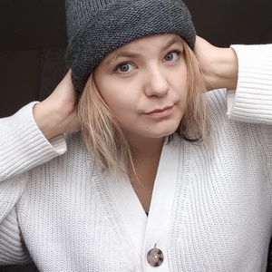 Kötött vizesbetonszín sapka - Meska.hu