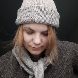 Kötött beige kendő és sapka - ruha & divat - sál, sapka, kendő - sál - Meska.hu