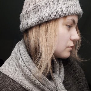 Kötött beige kendő és sapka - Meska.hu