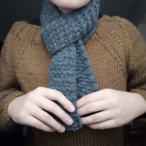 Kötött keskeny halszálka mintás sál - Meska.hu