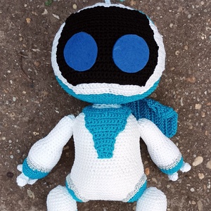 Astro Bot dekoratív jellegű horgolt játék - játék & sport - plüssállat & játékfigura - robot & gép - Meska.hu