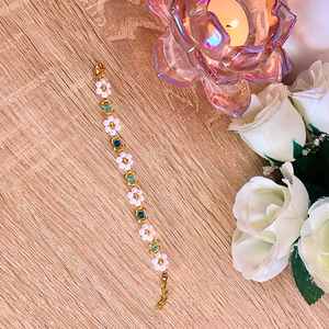 Elina kék kristályos fehér virágos gyöngykarkötő - ékszer - karkötő - gyöngyös karkötő - Meska.hu