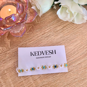 Elina kék kristályos fehér virágos gyöngykarkötő - ékszer - karkötő - gyöngyös karkötő - Meska.hu