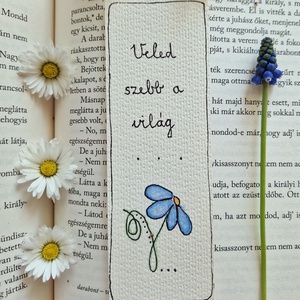 Akvarell könyvjelző - Veled szebb a világ felirattal, kis kék virággal, Könyv & Zene, Könyvjelző, Fotó, grafika, rajz, illusztráció, Festett tárgyak, MESKA