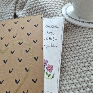 Akvarell könyvjelző - Örülök, hogy te lettél az Anyukám felirattal, lila, rózsaszín virágokkal - könyv & zene - könyvjelző - Meska.hu