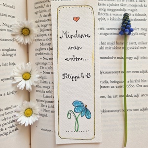 Akvarell könyvjelző - Mindenre van erőm... bibliai felirattal, kék virággal, Könyv & Zene, Könyvjelző, Fotó, grafika, rajz, illusztráció, Festett tárgyak, MESKA