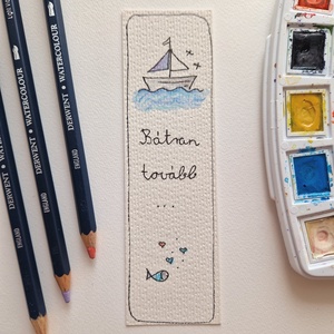 Akvarell könyvjelző - Bátran tovább felirattal, kishajó és halacskák motívumokkal - könyv & zene - könyvjelző - Meska.hu