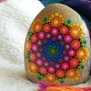 Szivárvány mandala kő - Meska.hu
