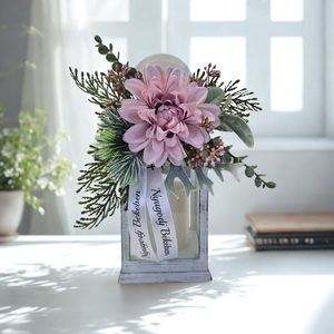 LED-es lámpás kegyeleti dísz pasztell lila dáliával - Meska.hu