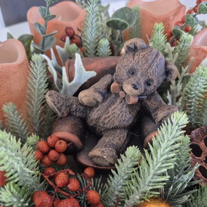 Mackós adventi asztaldísz  fahéjas rezes ünnepi színekben - karácsony - karácsonyi lakásdekoráció - karácsonyi lakásdíszek - Meska.hu