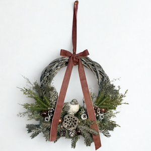 Karácsonyi kézműves ajtódísz  Szolid elegancia, ünnepi harmónia - Meska.hu