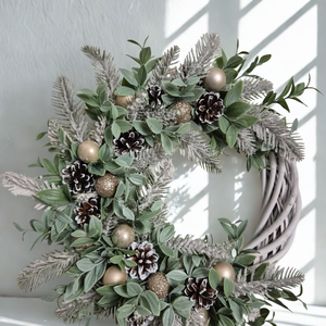 Havas elegancia  természetes karácsonyi ajtódísz - karácsony - karácsonyi lakásdekoráció - karácsonyi ajtódíszek - Meska.hu