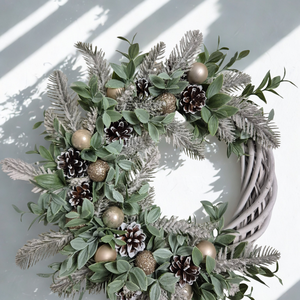 Havas elegancia  természetes karácsonyi ajtódísz - karácsony - karácsonyi lakásdekoráció - karácsonyi ajtódíszek - Meska.hu