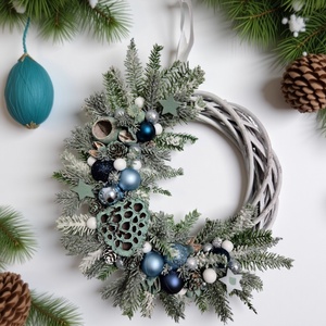 Téli elegancia  kézzel készült kék karácsonyi koszorú - karácsony - adventi díszek - adventi ajtódísz - Meska.hu