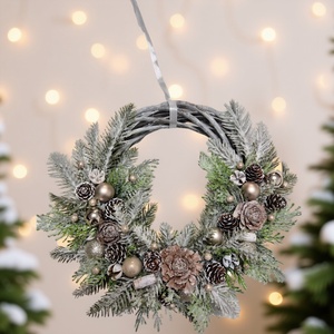 Karácsonyi kopogtató tobozokkal és fenyőágakkal � kézműves ajtódísz  - Meska.hu