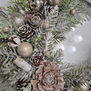 Karácsonyi kopogtató tobozokkal és fenyőágakkal � kézműves ajtódísz  - karácsony - adventi díszek - adventi ajtódísz - Meska.hu