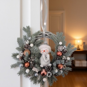 Téli ajtódísz hóemberrel és termésekkel - Meska.hu