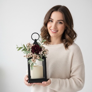 Elegáns téli led lámpás bordó virággal  meghitt fények az otthonodba - karácsony - karácsonyi lakásdekoráció - karácsonyi fénydekoráció - Meska.hu