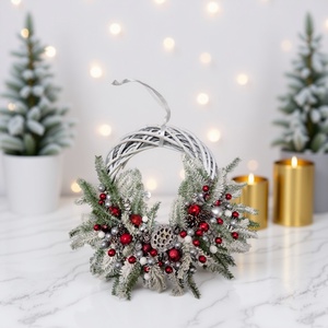 Bohókás, havas téli koszorú  fehér, piros és ezüst harmónia - karácsony - adventi díszek - adventi ajtódísz - Meska.hu