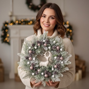 Kézműves havas karácsonyi koszorú, porcelán szarvassal (34 cm) - karácsony - adventi díszek - adventi ajtódísz - Meska.hu