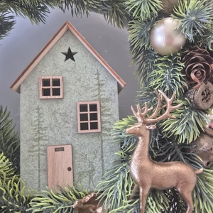 Kézzel készített bronz�arany karácsonyi koszorú házikóval és szarvassal - karácsony - adventi díszek - adventi ajtódísz - Meska.hu