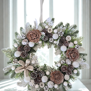 Havas hatású téli ajtódísz - természetes elegancia, havas ragyogás - karácsony - adventi díszek - adventi ajtódísz - Meska.hu