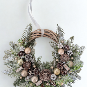 Karácsonyi kopogtató tobozokkal és fenyőágakkal � kézműves ajtódísz  - Meska.hu