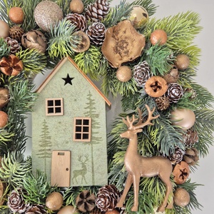 Kézzel készített bronzarany karácsonyi koszorú házikóval és szarvassal - karácsony - adventi díszek - adventi ajtódísz - Meska.hu