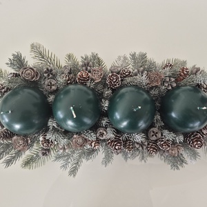 Kendekor természetes hatású adventi asztaldísz � zöld gyertyás, havas fenyős koszorú - karácsony - adventi díszek - adventi asztaldísz - Meska.hu