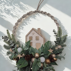 Téli Házikó kézműves ajtódísz / kopogtató  KENDEKOR  3234 cm - karácsony - karácsonyi lakásdekoráció - karácsonyi ajtódíszek - Meska.hu