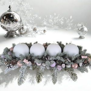Kendekor természetes hatású adventi asztaldísz  hófehér kerek gyertyás, havas fenyős koszorú - karácsony - adventi díszek - adventi asztaldísz - Meska.hu