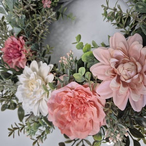 Virágos ajtódísz � természetes hatású, elegáns koszorú pasztell árnyalatokkal - otthon & életmód - dekoráció - ajtó- és ablak dekoráció - ajtódísz & kopogtató - Meska.hu