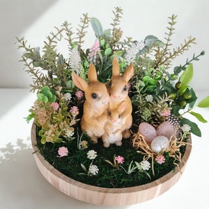 Húsvéti asztaldísz nyuszi családdal � tavaszi dekoráció fa tálban - otthon & életmód - dekoráció - asztal és polc dekoráció - asztaldísz - Meska.hu