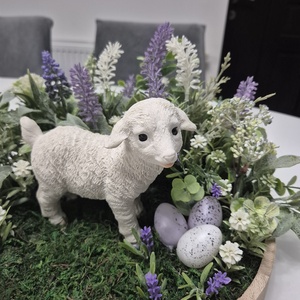 Bárányos asztaldísz fa tálcán � természetes hatású dekoráció - otthon & életmód - dekoráció - asztal és polc dekoráció - asztaldísz - Meska.hu