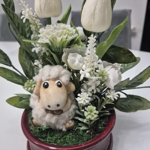 Csendes tavasz egy báránnyal � letisztult asztaldísz természetes hatású zöldekkel � elegáns, gondozásmentes dekoráció - otthon & életmód - virágdekoráció - virágdíszek - virágdísz kaspóban - Meska.hu