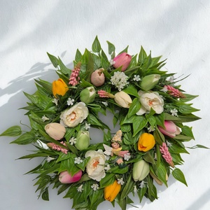 Tulipános tavaszi koszorú - tavasztündérrel, természetes hatású  - otthon & életmód - dekoráció - ajtó- és ablak dekoráció - ajtódísz & kopogtató - Meska.hu