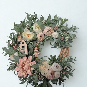 Virágos tavaszi koszorú - tündérrel és házikóval, természetes hatású  - Meska.hu