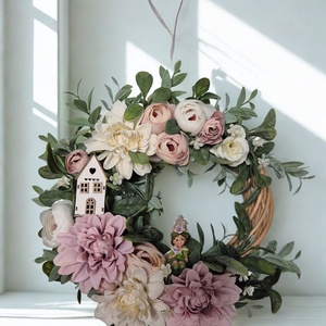 Virágos tavaszi koszorú - tündérrel és házikóval, természetes hatású  - otthon & életmód - dekoráció - ajtó- és ablak dekoráció - ajtódísz & kopogtató - Meska.hu