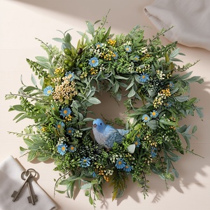 Kék virágos tavaszi koszorú - kismadárral, természetes hatású - Meska.hu