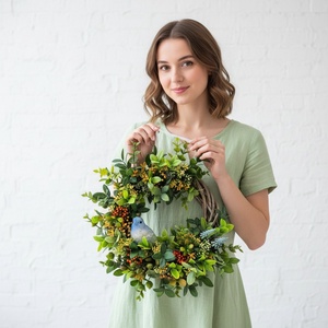 Bogyós tavaszi koszorú - kismadárral, természetes hatású ajtódísz - otthon & életmód - dekoráció - ajtó- és ablak dekoráció - ajtódísz & kopogtató - Meska.hu