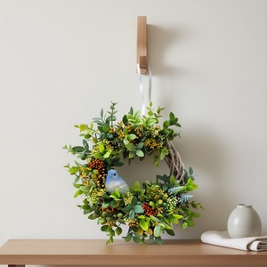 Bogyós tavaszi koszorú - kismadárral, természetes hatású ajtódísz, Otthon & Életmód, Dekoráció, Ajtó- és ablak dekoráció, Ajtódísz & Kopogtató, , MESKA