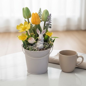 Virágos asztaldísz nyuszival� elegáns, gondozásmentes dekoráció - Meska.hu